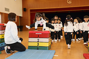 体操教室　ー跳び箱ー　ばら