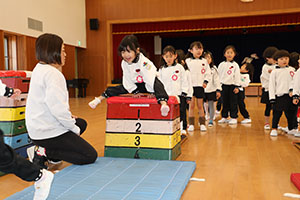 体操教室　ー跳び箱ー　ばら