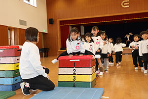 体操教室　ー跳び箱ー　ばら