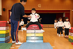 体操教室　ー跳び箱ー　ばら