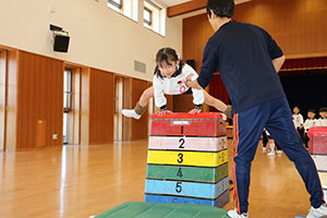 体操教室　ー跳び箱ー　ばら