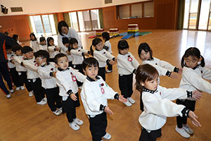 体操教室　ー跳び箱ー　ばら