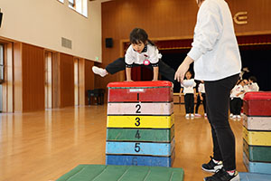 体操教室　ー跳び箱ー　ばら