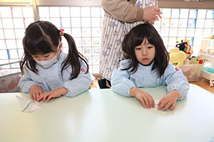 折り紙に挑戦！　さくら