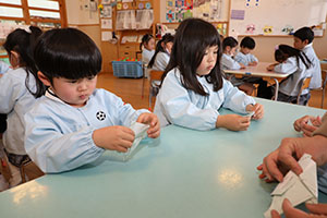 折り紙に挑戦！　さくら