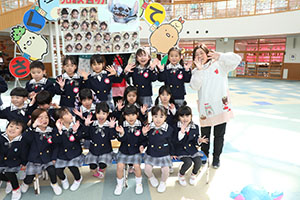 もうすぐ作品展　記念撮影が行われました　年少・年中・年長