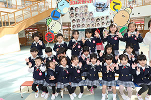 もうすぐ作品展　記念撮影が行われました　年少・年中・年長