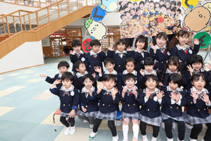 もうすぐ作品展　記念撮影が行われました　年少・年中・年長