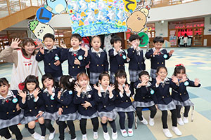 もうすぐ作品展　記念撮影が行われました　年少・年中・年長