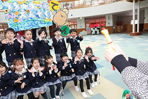 もうすぐ作品展　記念撮影が行われました　年少・年中・年長