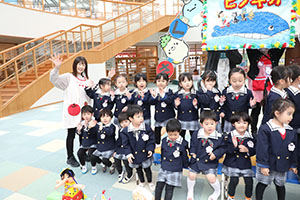 もうすぐ作品展　記念撮影が行われました　年少・年中・年長