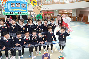 もうすぐ作品展　記念撮影が行われました　年少・年中・年長