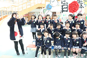 もうすぐ作品展　記念撮影が行われました　年少・年中・年長