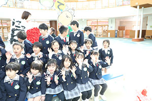 もうすぐ作品展　記念撮影が行われました　年少・年中・年長