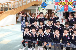 もうすぐ作品展　記念撮影が行われました　年少・年中・年長