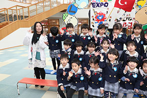 もうすぐ作品展　記念撮影が行われました　年少・年中・年長