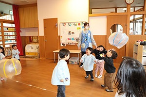 ポンポンボールで遊びました　あひる