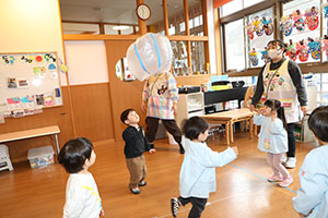 ポンポンボールで遊びました　あひる