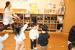 ポンポンボールで遊びました　あひる