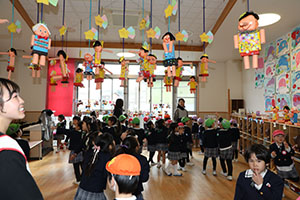 作品展の見学をしました　全クラス