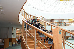 作品展の見学をしました　全クラス