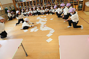 カードめくり競争　すみれ