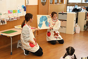 作品展参観が行われました　あひる・ひよこ・ぺんぎん組　NO．2