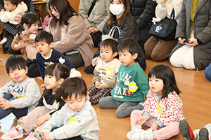 作品展参観が行われました　あひる・ひよこ・ぺんぎん組　NO．2