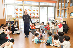 作品展参観が行われました　あひる・ひよこ・ぺんぎん組　NO．2