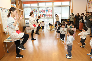 作品展参観が行われました　あひる・ひよこ・ぺんぎん組　NO．2