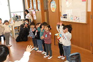 作品展参観が行われました　あひる・ひよこ・ぺんぎん組　NO．2