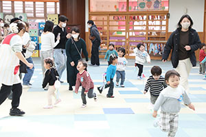 作品展参観が行われました　あひる・ひよこ・ぺんぎん組　NO．2