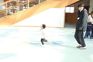 作品展参観が行われました　あひる・ひよこ・ぺんぎん組　NO．2