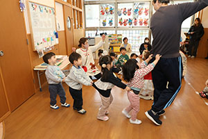 作品展参観が行われました　あひる・ひよこ・ぺんぎん組　NO．2