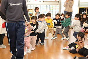 作品展参観が行われました　あひる・ひよこ・ぺんぎん組　NO．2