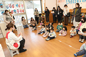 作品展参観が行われました　あひる・ひよこ・ぺんぎん組　NO．2