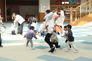 作品展参観が行われました　あひる・ひよこ・ぺんぎん組　NO．2