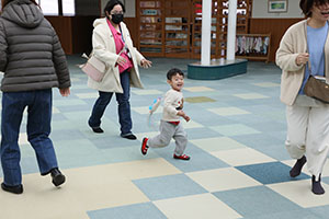 作品展参観が行われました　あひる・ひよこ・ぺんぎん組　NO．2