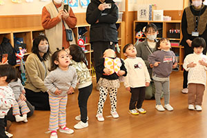 作品展参観が行われました　あひる・ひよこ・ぺんぎん組　NO．2