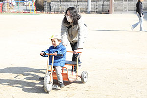 作品展参観が行われました　あひる・ひよこ・ぺんぎん組　NO．1