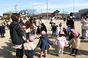 作品展参観が行われました　あひる・ひよこ・ぺんぎん組　NO．1