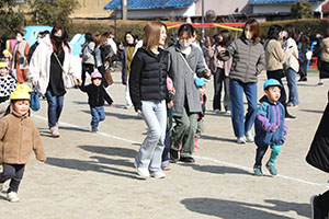 作品展参観が行われました　あひる・ひよこ・ぺんぎん組　NO．1