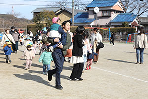 作品展参観が行われました　あひる・ひよこ・ぺんぎん組　NO．1