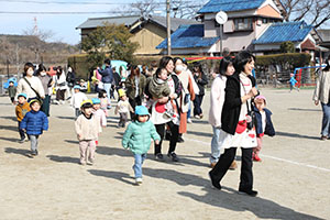 作品展参観が行われました　あひる・ひよこ・ぺんぎん組　NO．1