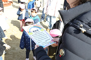 作品展参観が行われました　あひる・ひよこ・ぺんぎん組　NO．1