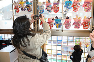 作品展参観が行われました　あひる・ひよこ・ぺんぎん組　NO．1