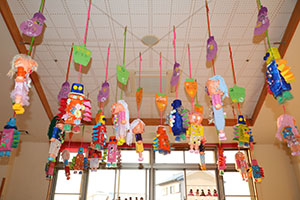 作品展の各クラスの個性あふれる作品　　　年少組