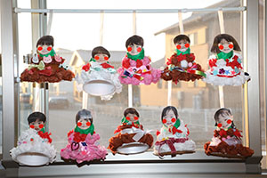 作品展の各クラスの個性あふれる作品　　　年少組