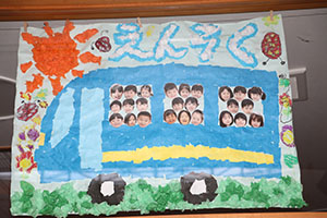 作品展の各クラスの個性あふれる作品　　　年少組