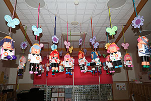 作品展の各クラスの個性あふれる作品　　　年少組